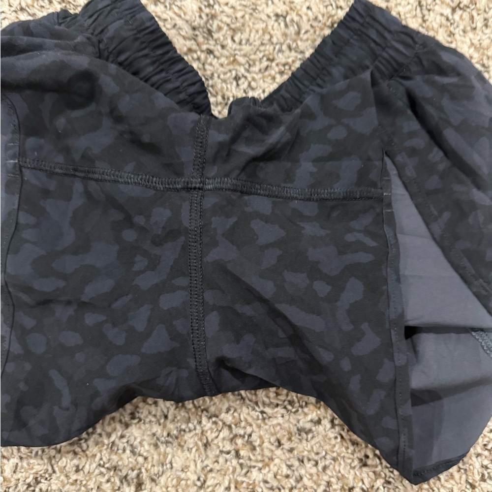 Lululemon Hotty Hot Short - Picture 5 of 6